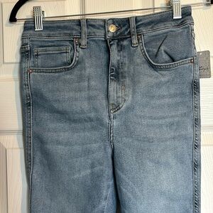 Free People We The Free NWT women’s distressed skinny jeans size 30